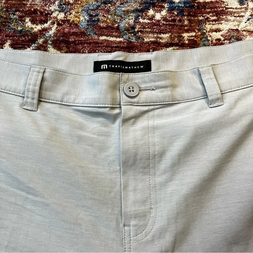Travis Mathew Men's 40 Light Gray Golf Tech 8'' Inseam Performance Shorts